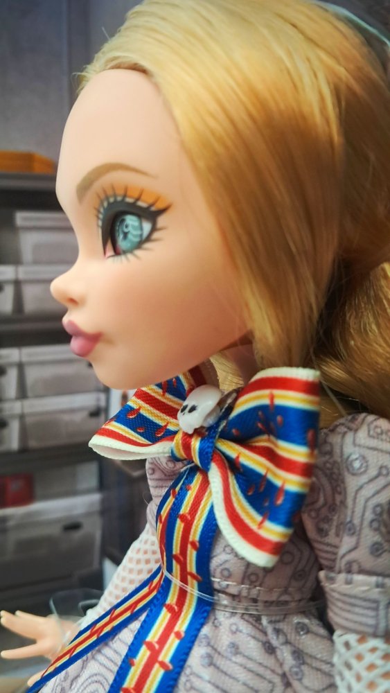 34198_Hanna Gets a Surprise 10.jpg